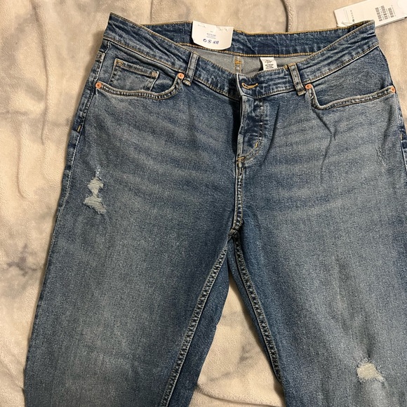 H&M Boyfriend Low Waist Mid-Wash Jean Size: 16 - Picture 5 of 9